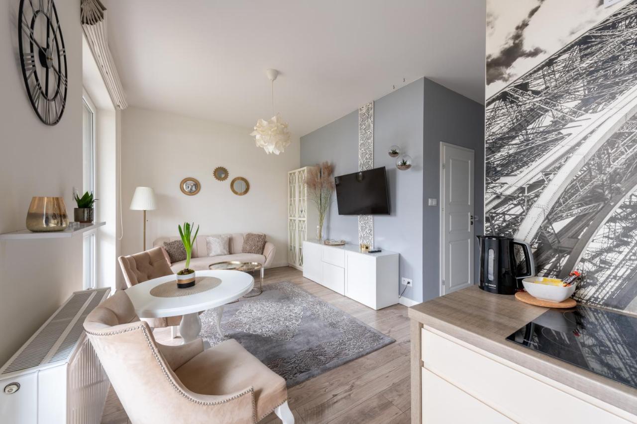 Kierbedzia 6 - Bezplatny Podziemny Parking - Free Parking - Piekny Ogrodek Z Tarasem - 2Km Lazienki Krolewskie - Wifi - Smart Tv 50 Cali - Good Apartments Warschau Exterior foto