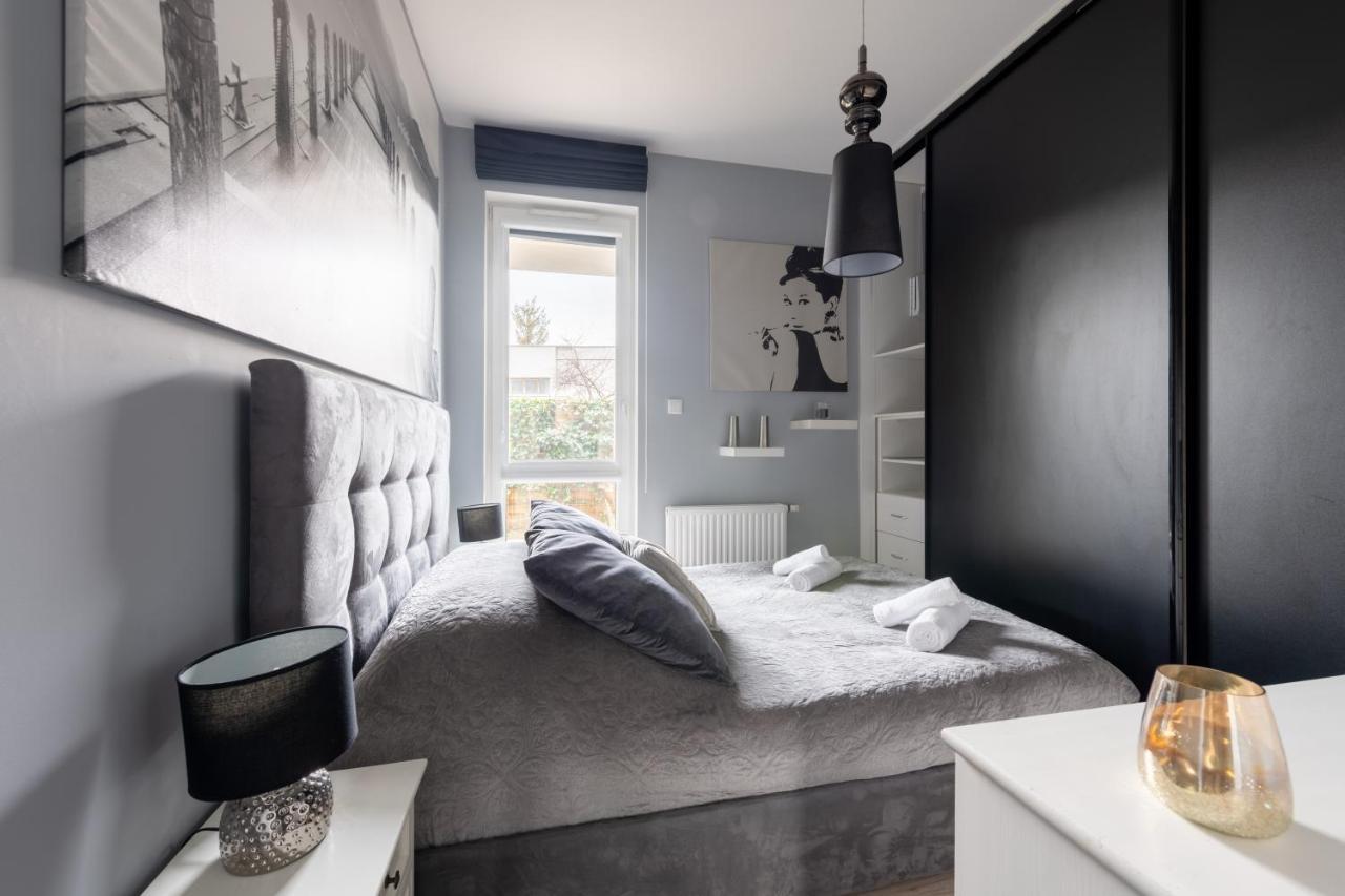 Kierbedzia 6 - Bezplatny Podziemny Parking - Free Parking - Piekny Ogrodek Z Tarasem - 2Km Lazienki Krolewskie - Wifi - Smart Tv 50 Cali - Good Apartments Warschau Exterior foto